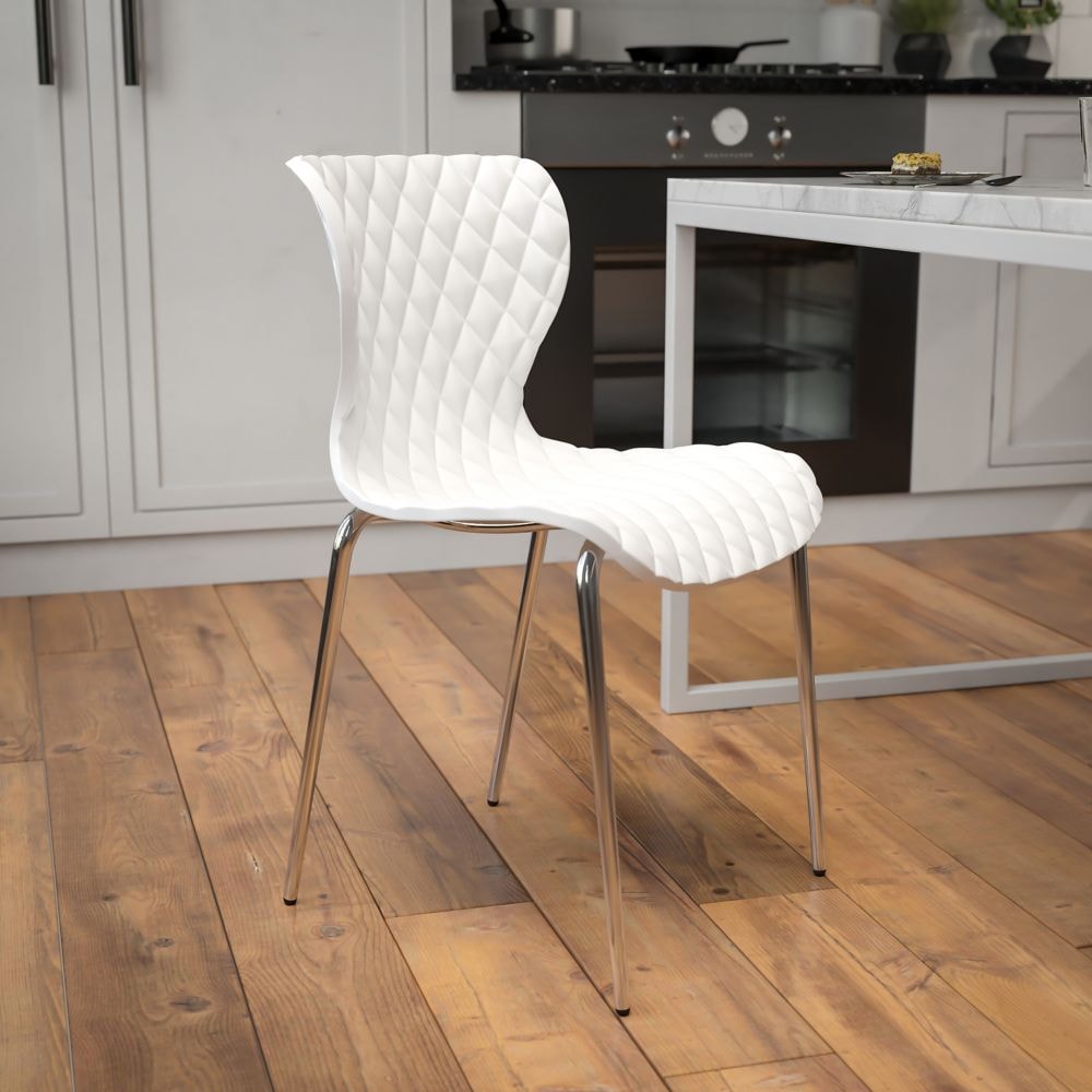Chaise empilable en plastique blanc