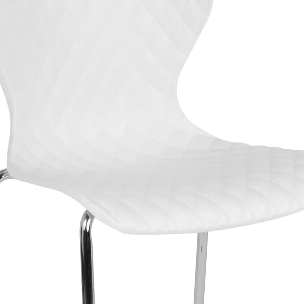 Chaise empilable en plastique blanc