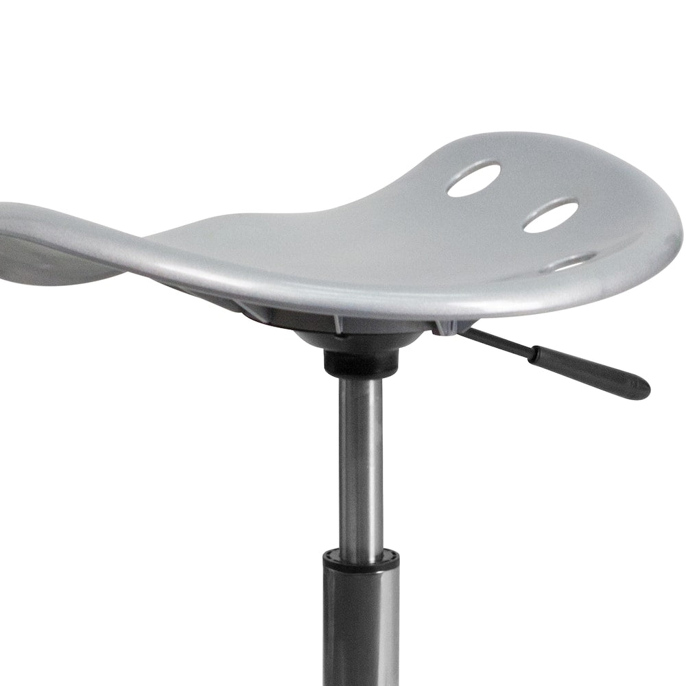 Siège de tracteur argenté vibrant et tabouret chromé