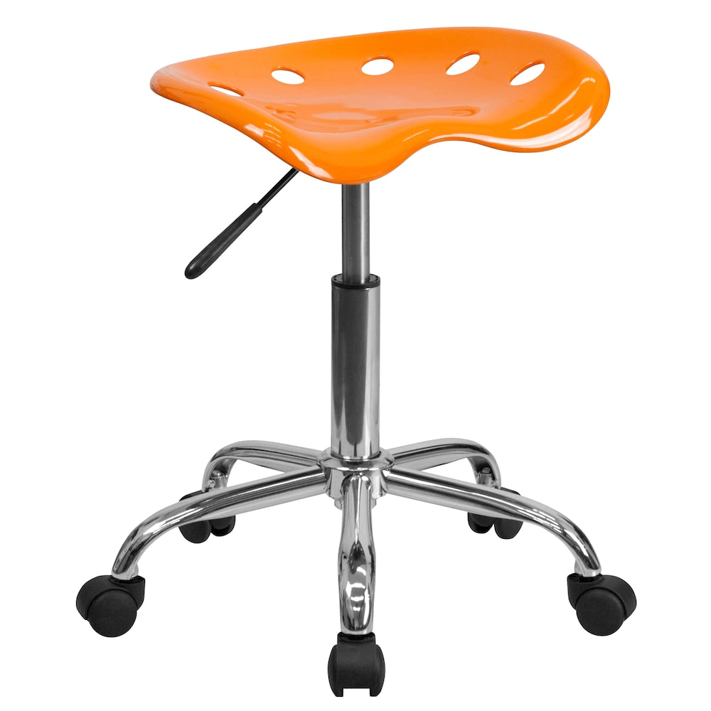 Siège de tracteur orange vif et tabouret chromé