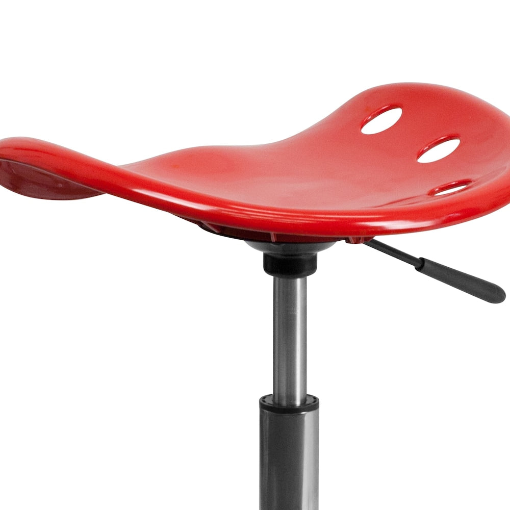 Siège de tracteur rouge vif et tabouret chromé