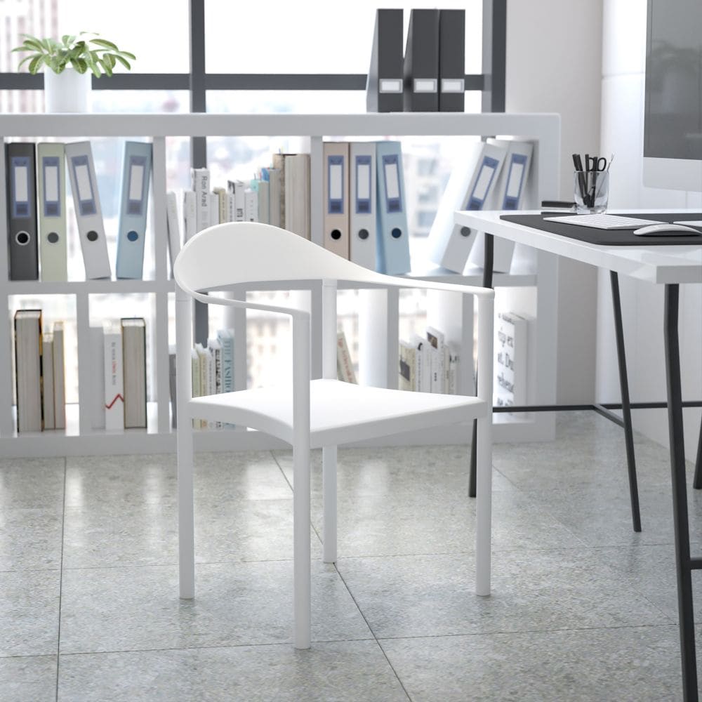 Chaise de café empilable en plastique blanc