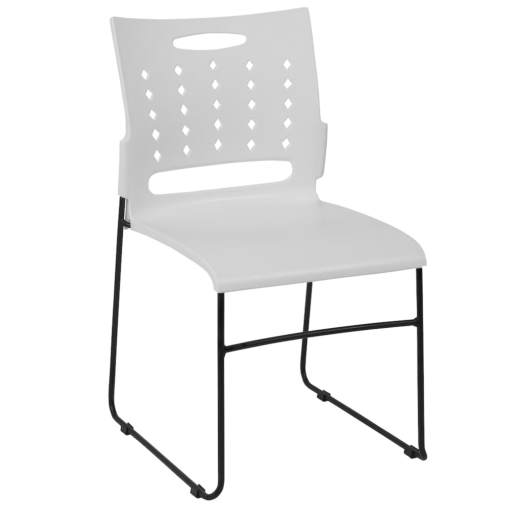 Chaise empilable en plastique blanc