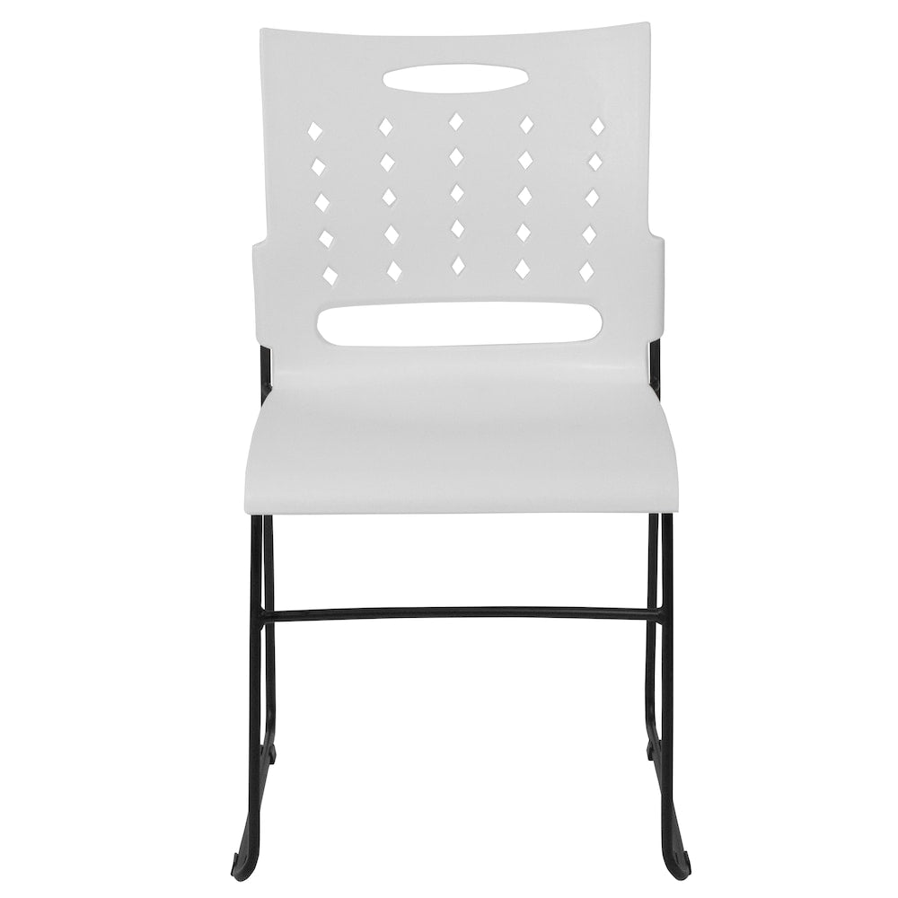 Chaise empilable en plastique blanc