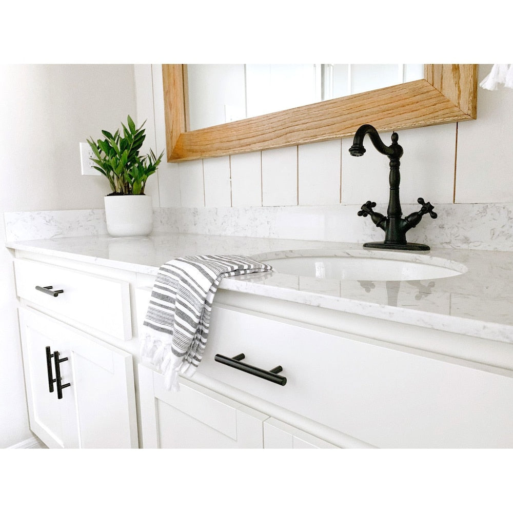 Heritage Single Hole 2-Handle Bathroom Faucet in Matte Black