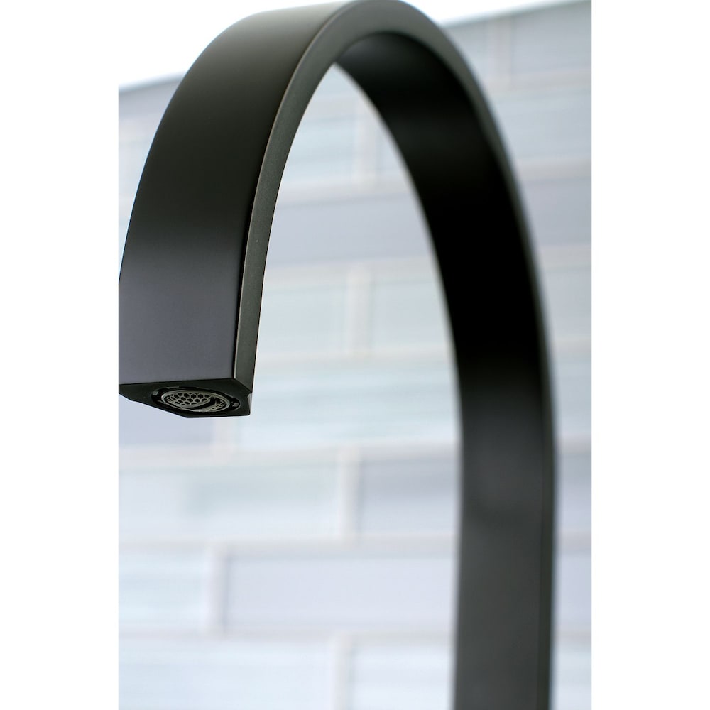 Robinet de cuisine standard moderne à poignée unique avec pulvérisateur latéral en noir mat