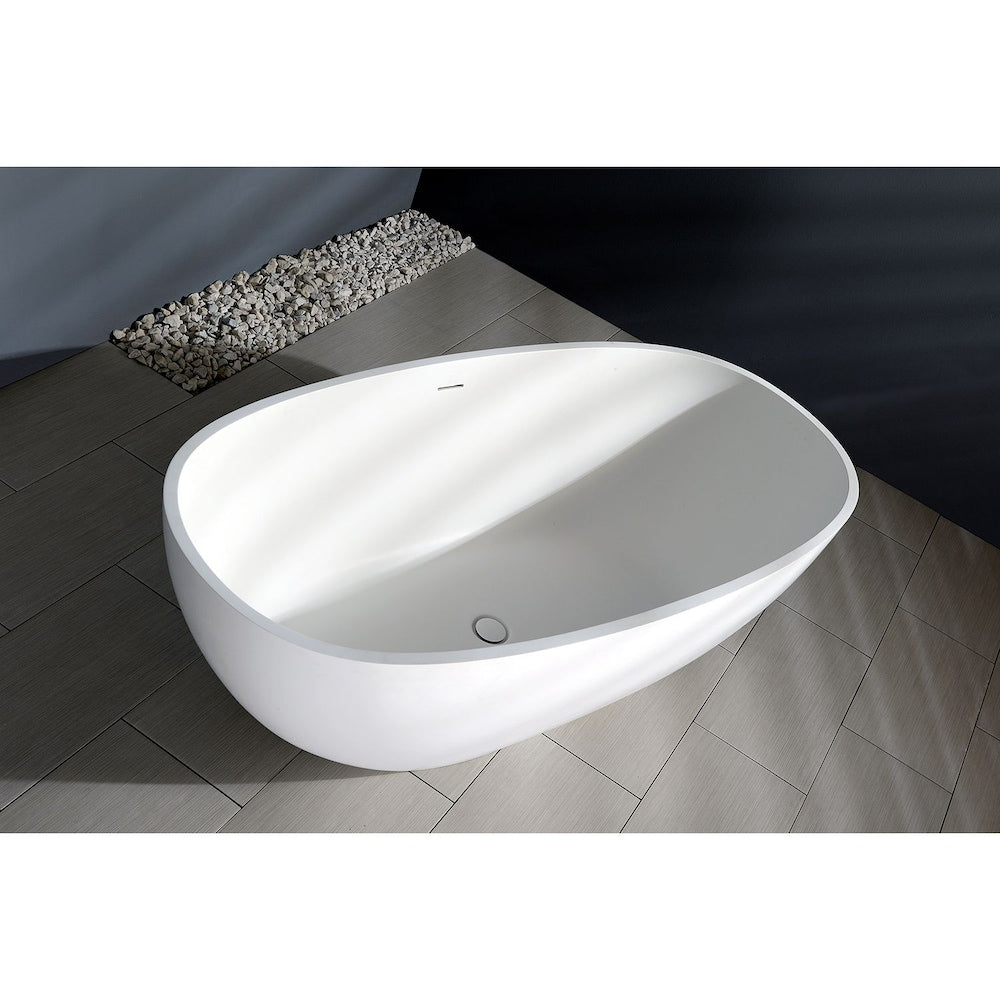 Baignoire autoportante à fond plat Claira de 65 po en pierre mate à surface solide en blanc