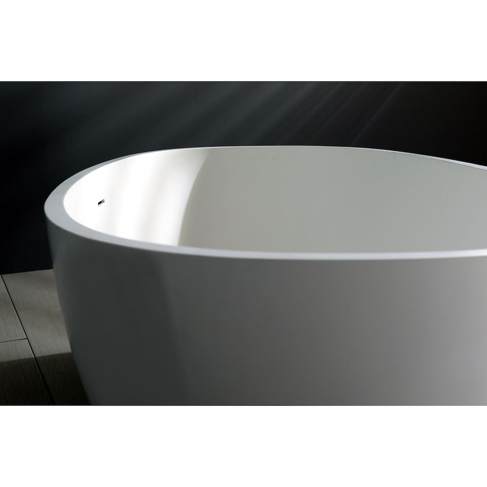 Baignoire autoportante à fond plat Claira de 65 po en pierre mate à surface solide en blanc