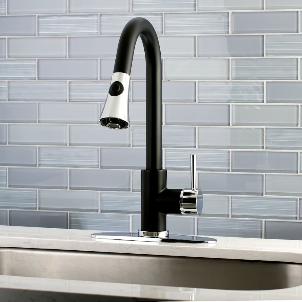 Robinet de cuisine moderne à poignée unique et pulvérisateur rétractable en noir mat et chrome