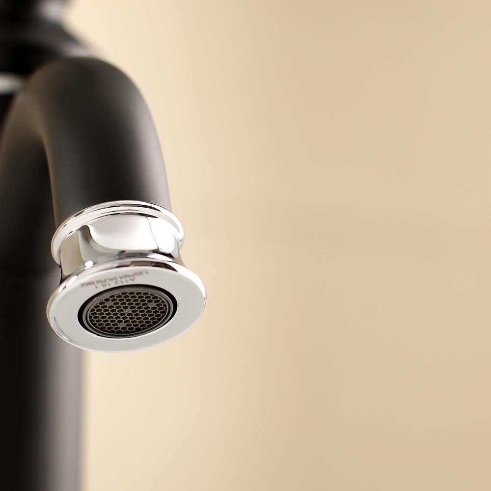 Robinet de salle de bain moderne à poignée unique et trou unique en noir mat et chrome