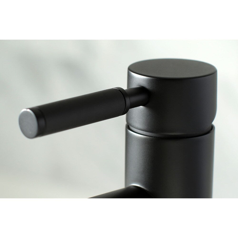 Single Hole Single-Handle Bathroom Faucet in Matte Black