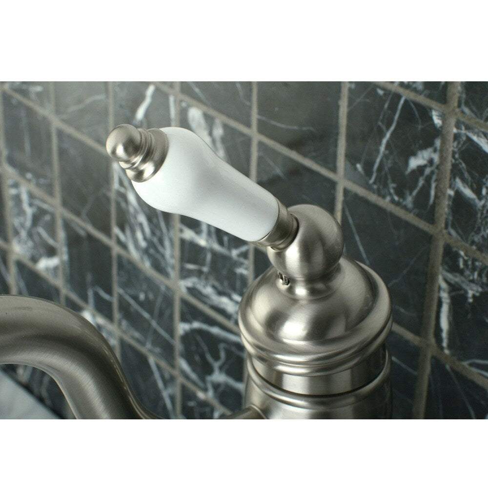 Robinet de salle de bain à arc élevé et à poignée unique de style victorien en nickel satiné