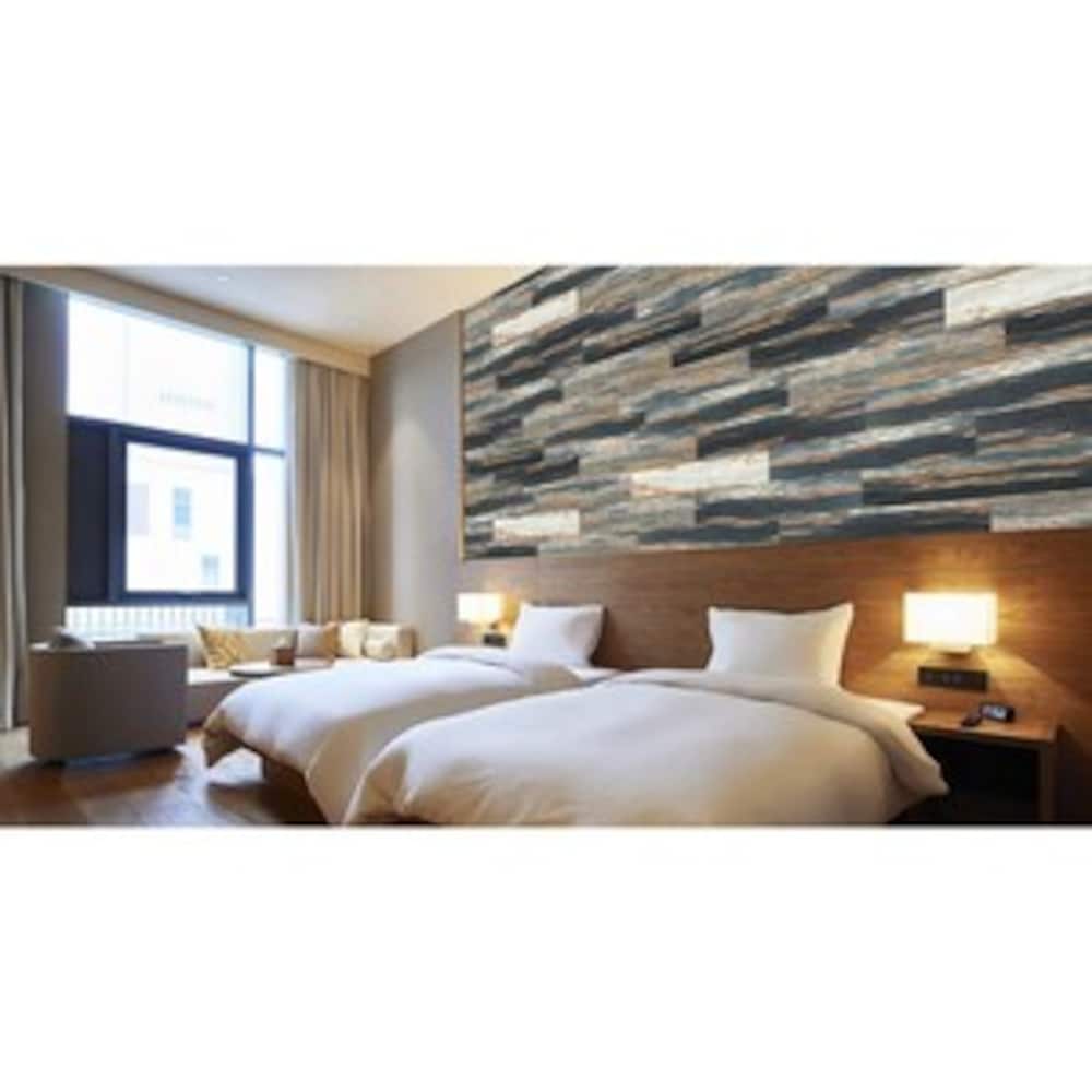 COLORS Floor-Wall Old Navy Ocean Aged 6-inch x 36-inch Painted Style Lux Vinyl Plank (30 sq. ft./ case)