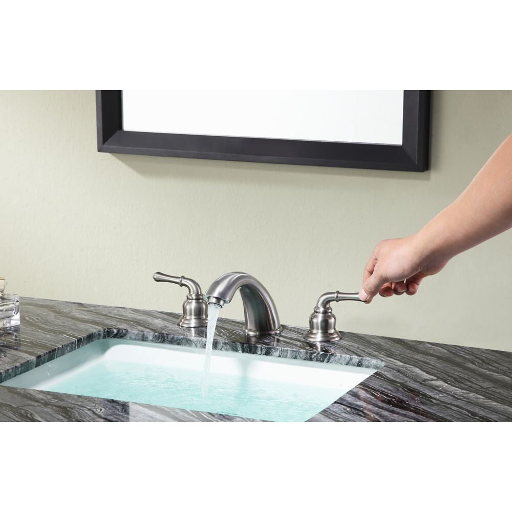 Robinet de salle de bain Princess de 8 pouces à 2 poignées en nickel brossé