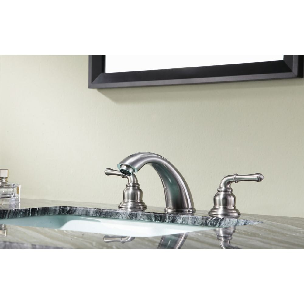 Robinet de salle de bain Princess de 8 pouces à 2 poignées en nickel brossé