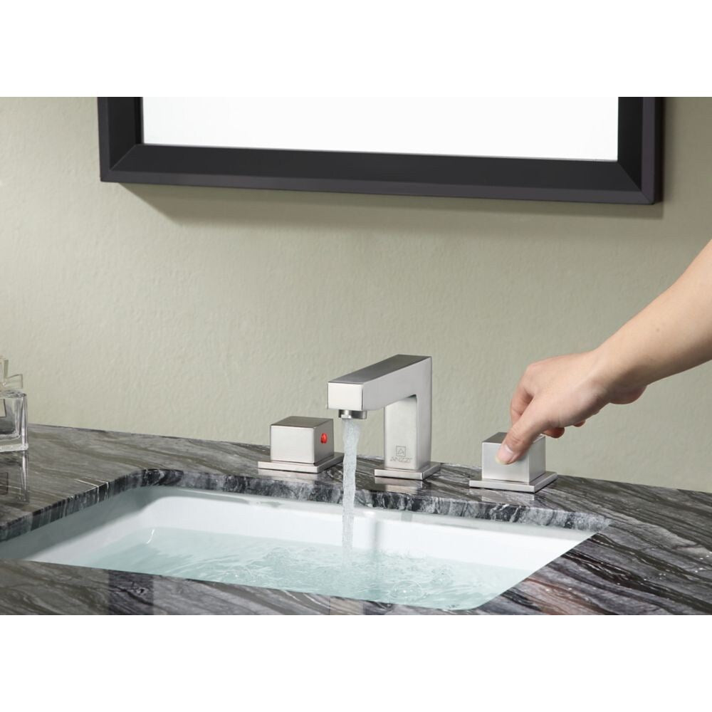 Robinet de salle de bain à 2 poignées Bonette de 8 pouces en nickel brossé
