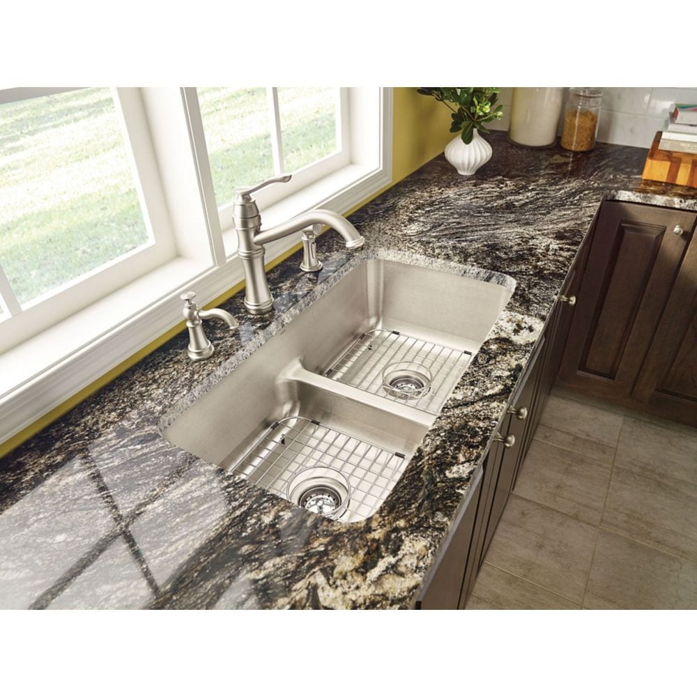 Robinet de cuisine standard Belfield à 1 poignée avec pulvérisateur latéral en chrome