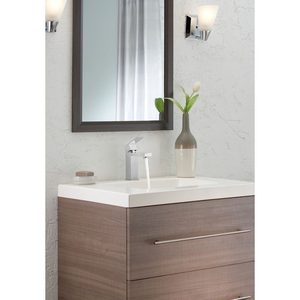 Robinet de lavabo de salle de bain moderne à poignée unique et à trou unique angulaire à débit standard en chrome