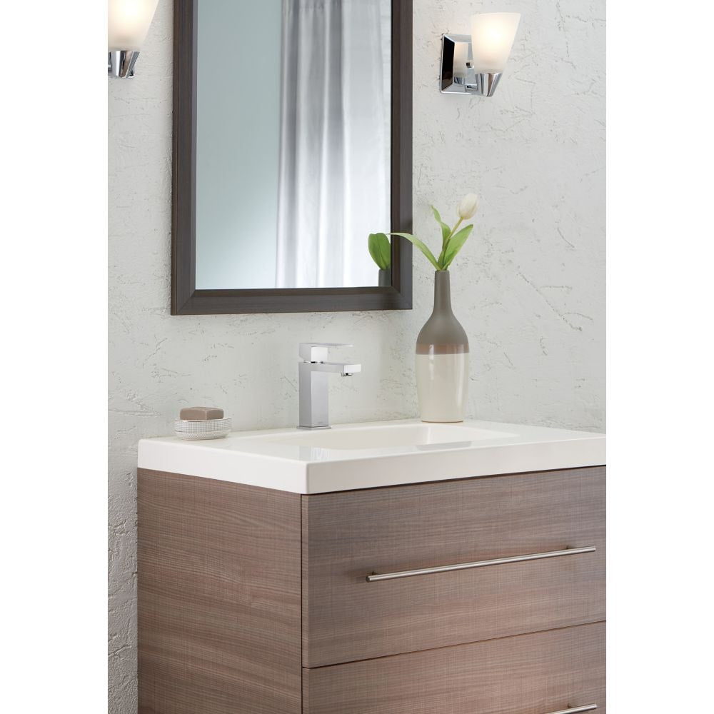 Robinet de lavabo de salle de bain moderne à poignée unique et trou unique, montage sur pont, débit standard, chrome