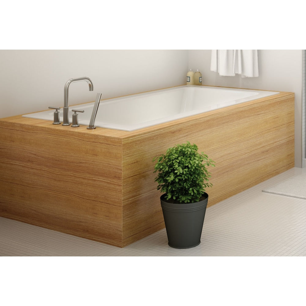 Baignoire rectangulaire en acrylique Skybox 66L x 36W x 23H, drain d'extrémité, en blanc avec hauteur de pont Lite 3/8 po, profondeur de trempage 16 po