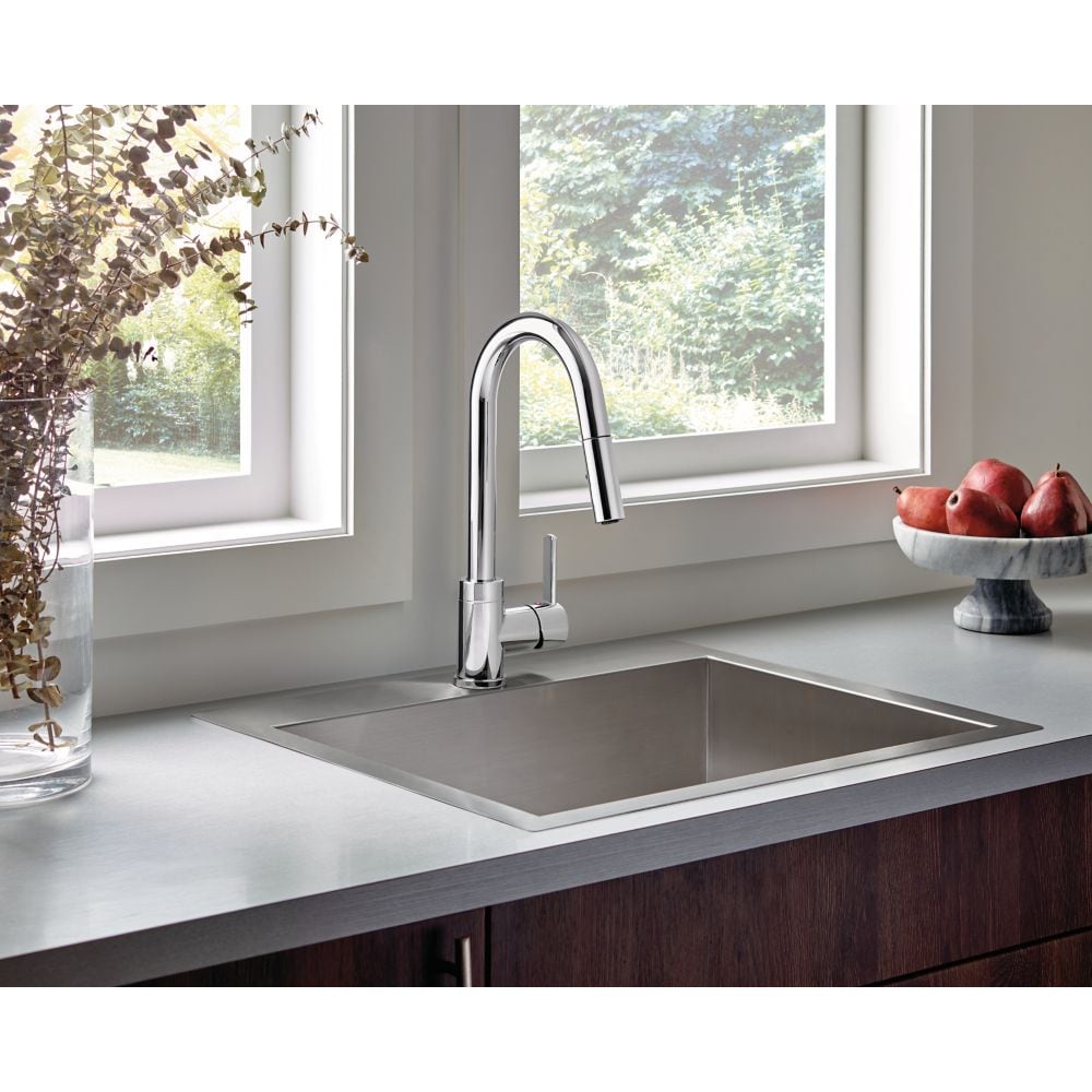 Precept Single-Handle Pull-Down Sprayer Kitchen Faucet in Matte Black