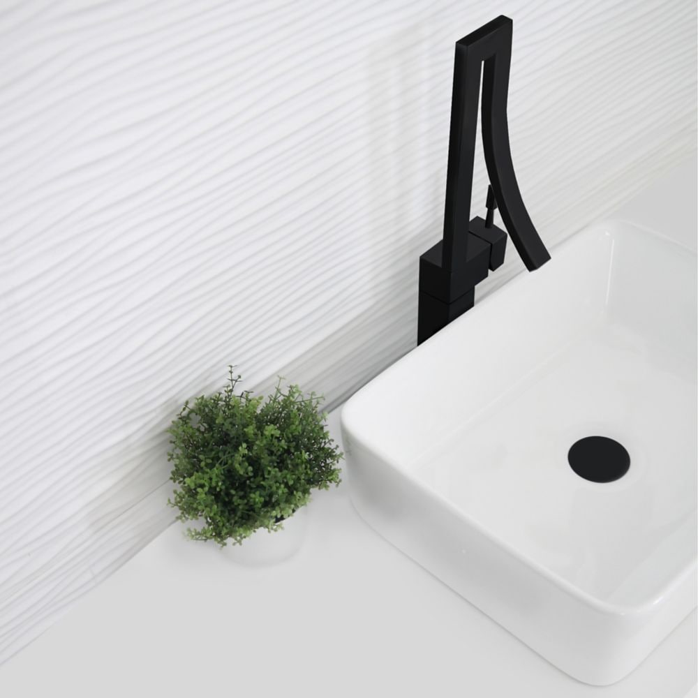 Modern Single Handle Bathroom Faucet in Matte Black