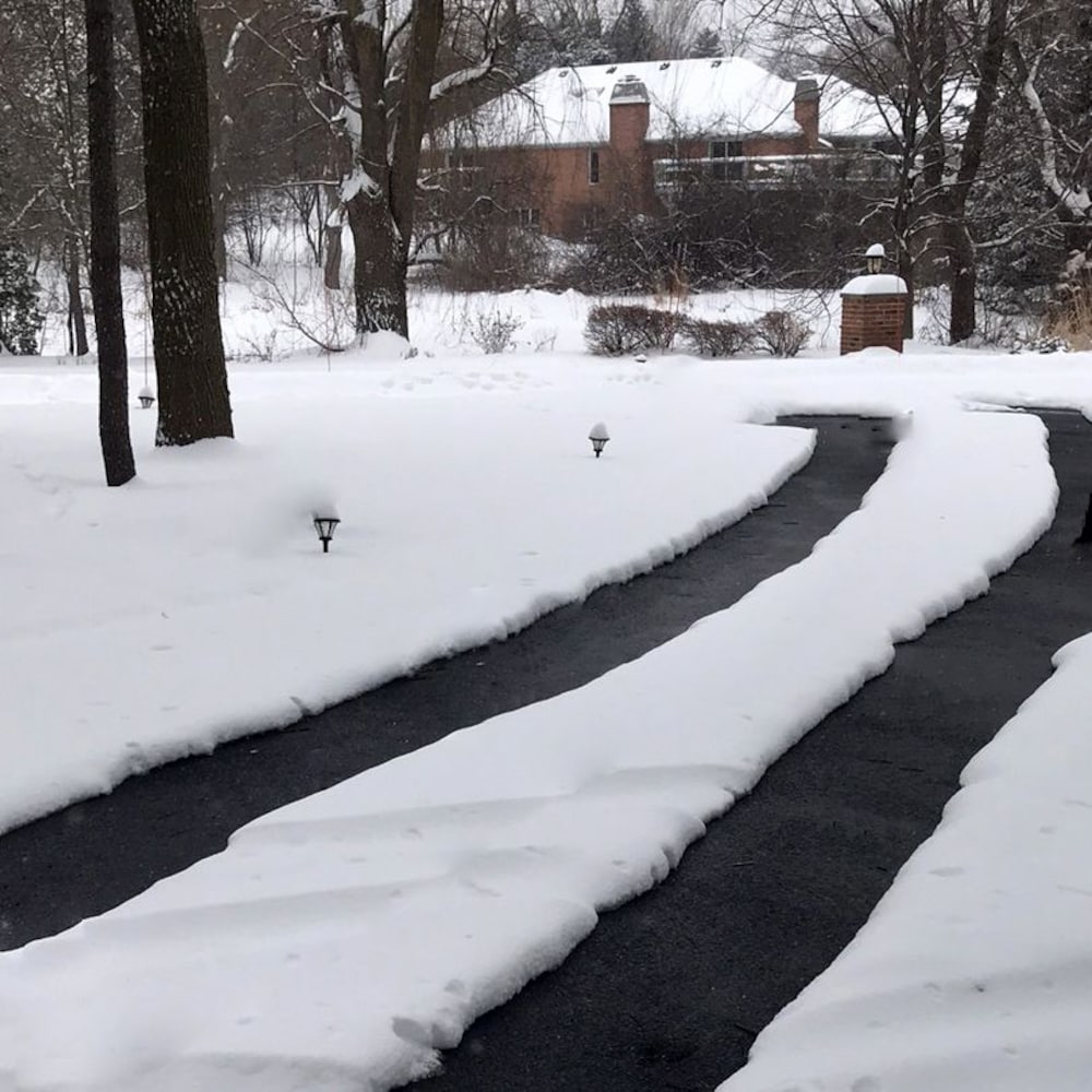Electric Snow Melt Kit 2'x30' (20 Mat 240V with Control & Sensor for under Aphalt Concrete or Pavers