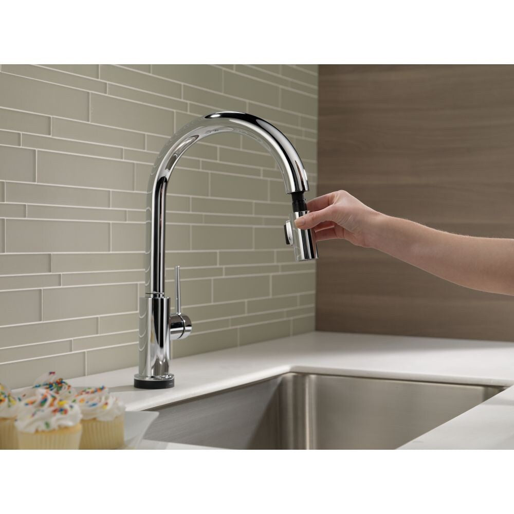 Robinet de cuisine à poignée unique et pulvérisateur rétractable Trinsic Touch2O (compatible avec Google Assistant et Alexa) en chrome