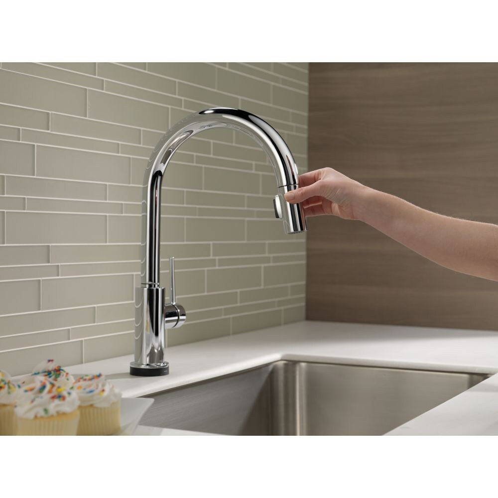 Robinet de cuisine à poignée unique et pulvérisateur rétractable Trinsic Touch2O (compatible avec Google Assistant et Alexa) en chrome