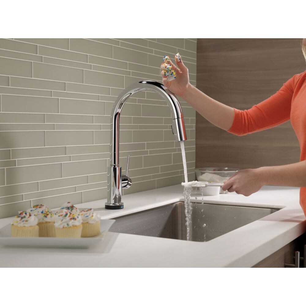 Robinet de cuisine à poignée unique et pulvérisateur rétractable Trinsic Touch2O (compatible avec Google Assistant et Alexa) en chrome