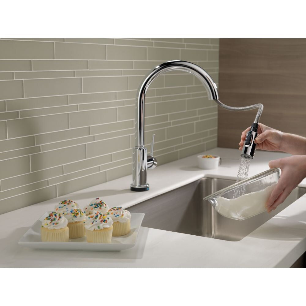 Robinet de cuisine à poignée unique et pulvérisateur rétractable Trinsic Touch2O (compatible avec Google Assistant et Alexa) en chrome