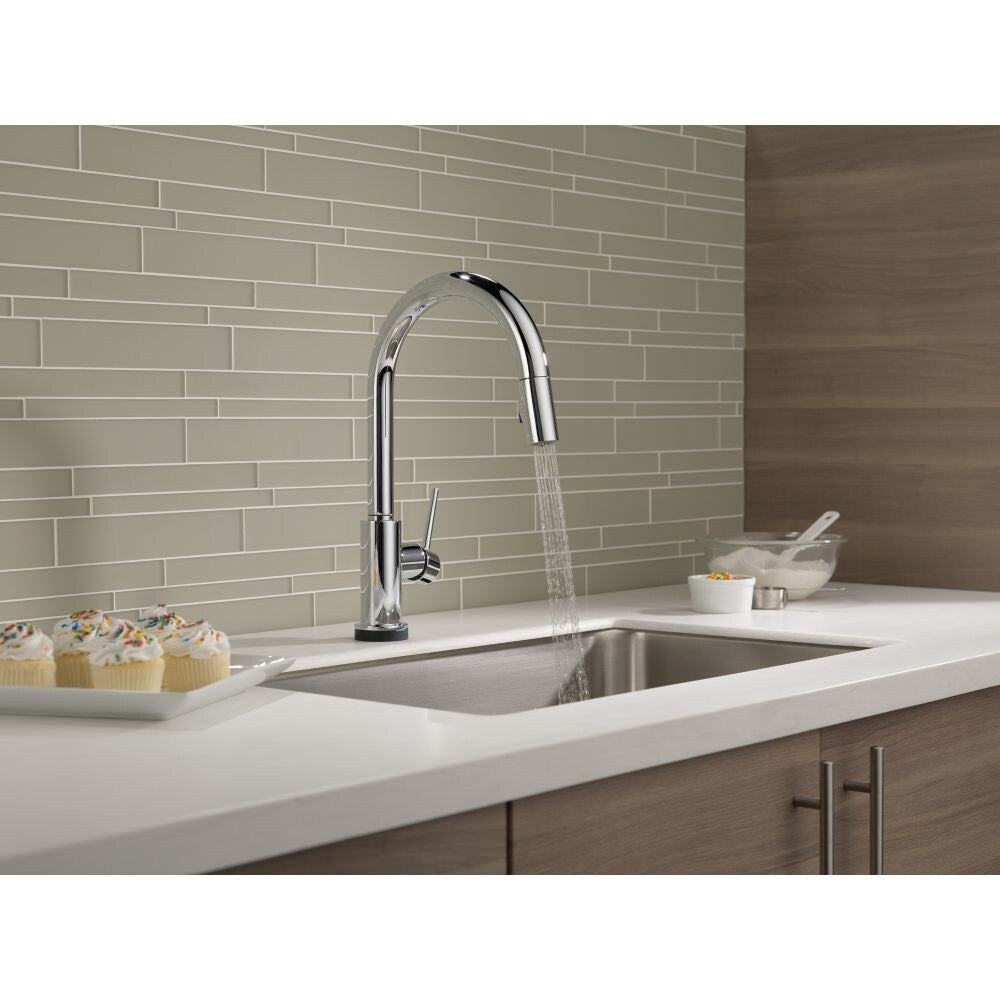 Robinet de cuisine à poignée unique et pulvérisateur rétractable Trinsic Touch2O (compatible avec Google Assistant et Alexa) en chrome