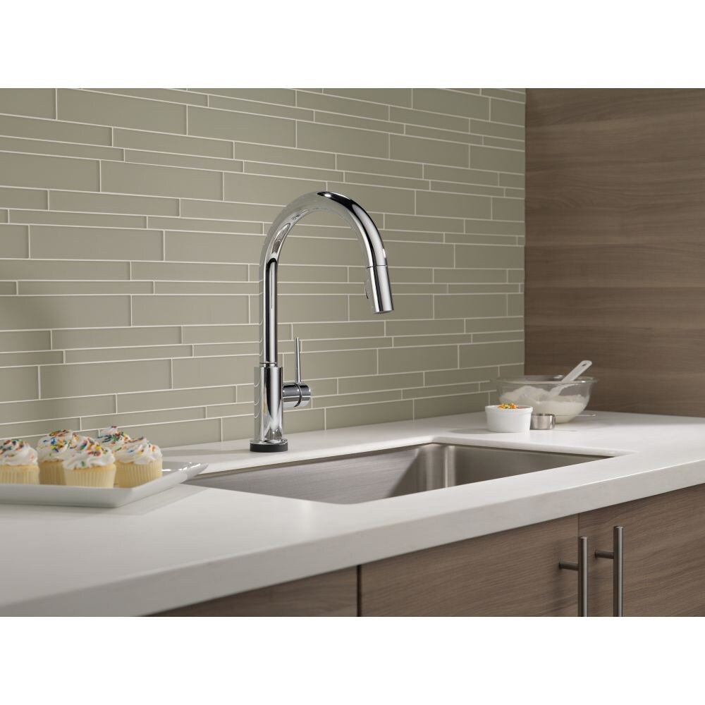 Robinet de cuisine à poignée unique et pulvérisateur rétractable Trinsic Touch2O (compatible avec Google Assistant et Alexa) en chrome