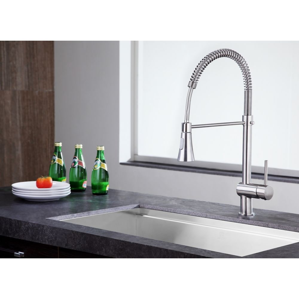Robinet de cuisine standard à poignée unique Carriage en nickel brossé