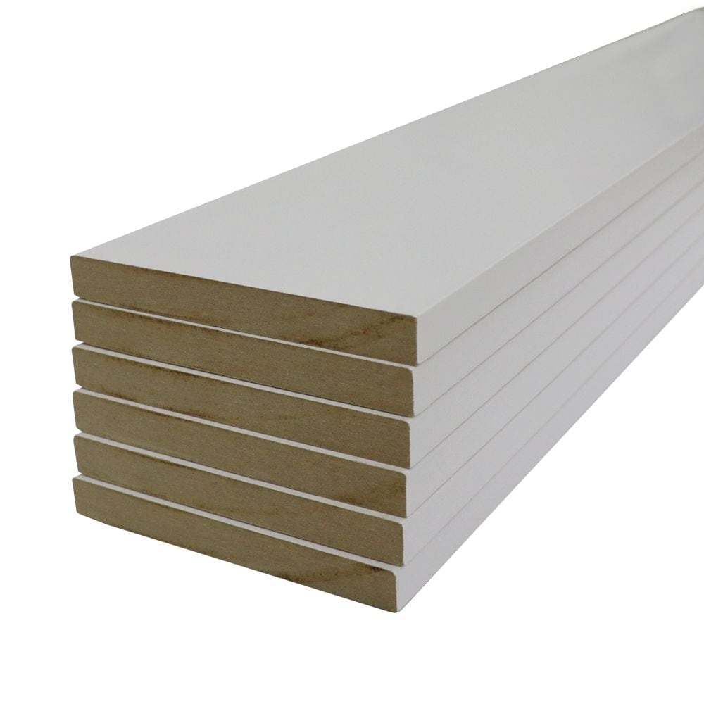 Plinthe moderne DecoSmart en MDF 5/8 po x 4 9/16 po x 96 po (paquet de 6)