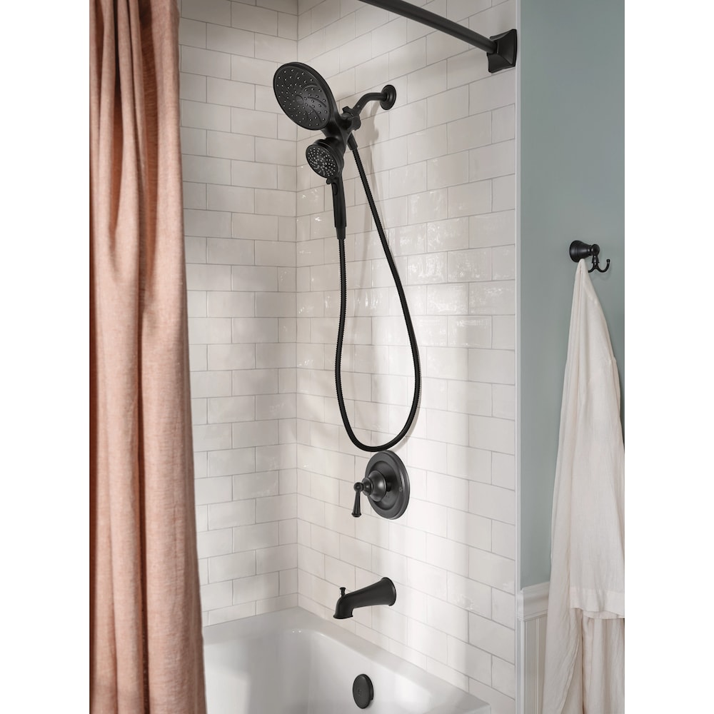Robinet de baignoire-douche à poignée unique Brecklyn à 6 jets avec pomme de douche à effet pluie Magnetix en noir mat