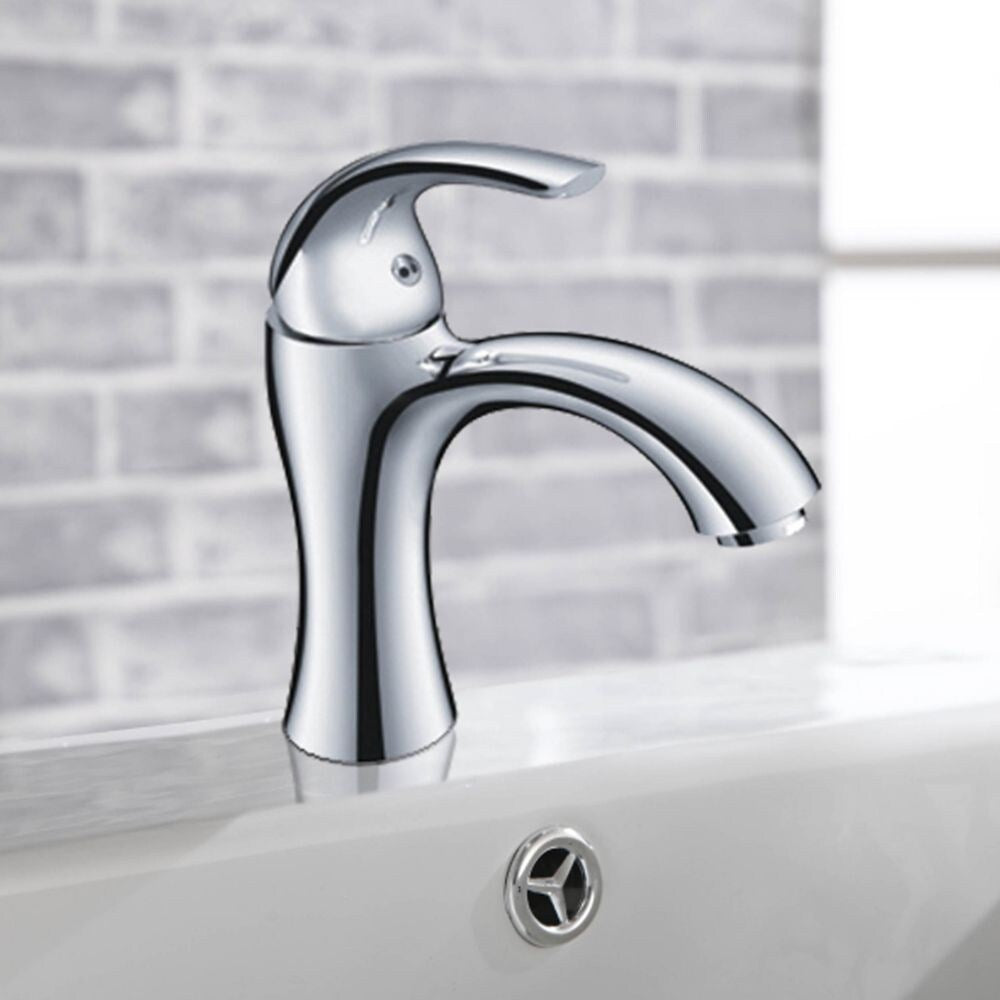 Splash Sam Single-Handle Bathroom Faucet in Chrome