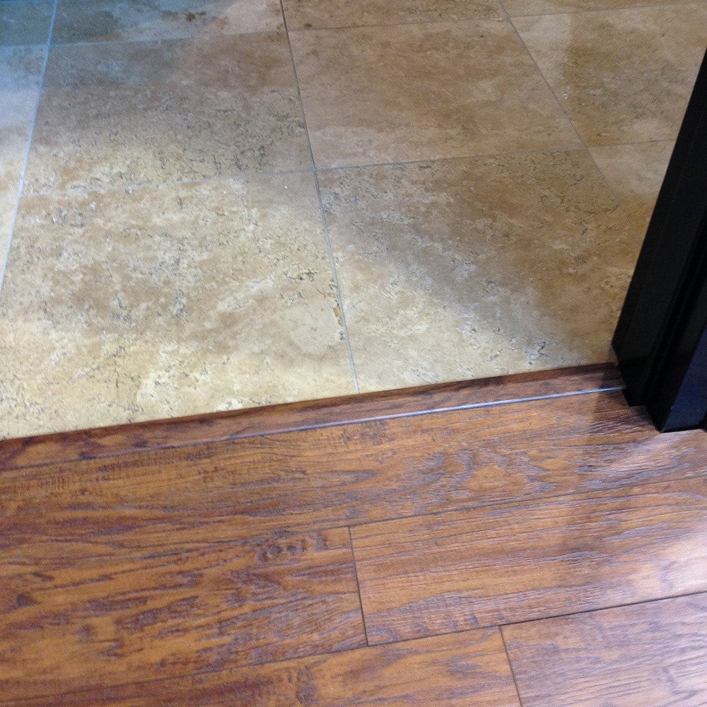Moulure en T en bois dur de 0,375 po x 1,75 po x 94 po en chêne Bourbon
