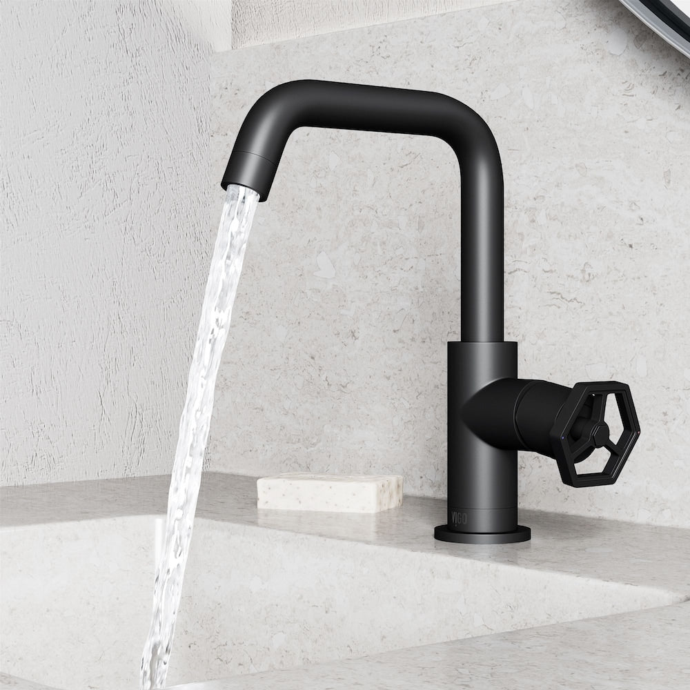 Robinet de salle de bain à poignée unique à trou unique oblique Ruxton en noir mat