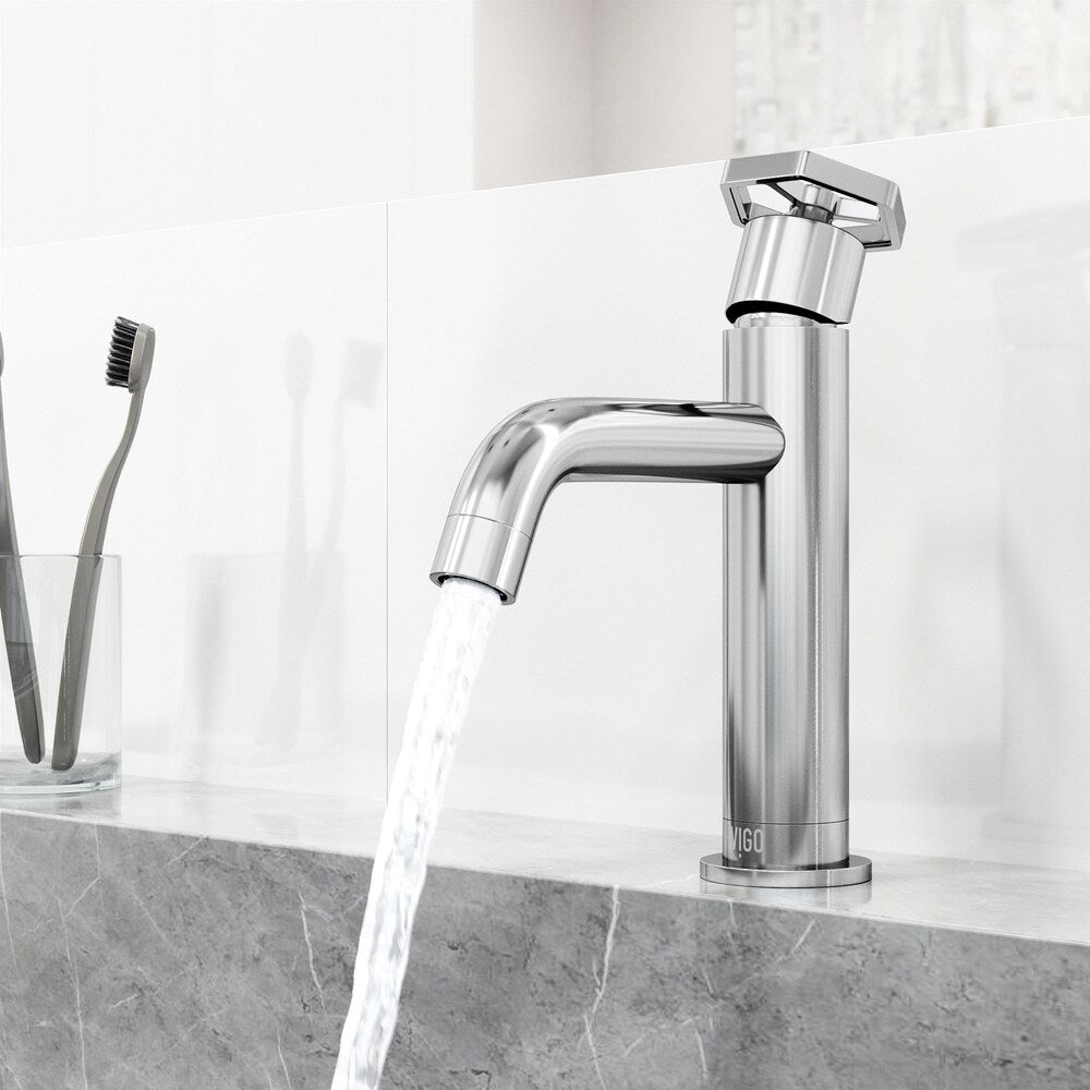 Robinet de salle de bain à poignée unique et trou unique Pinnacle de Ruxton en chrome