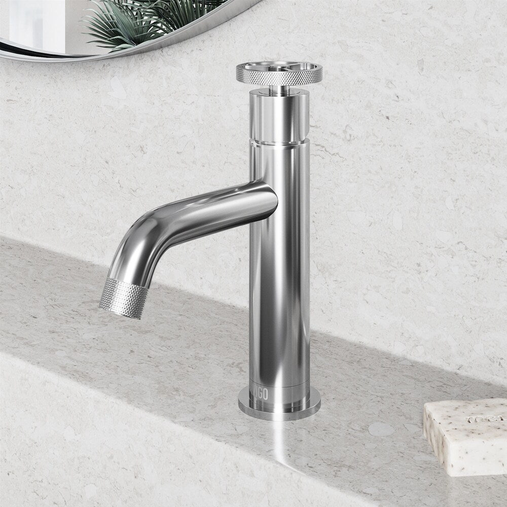 Cass Pinnacle Single Hole Single-Handle Bathroom Faucet in Chrome