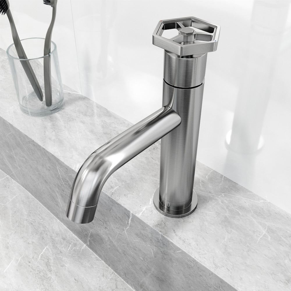 Robinet de salle de bain monotrou à poignée unique Pinnacle de Ruxton en nickel brossé