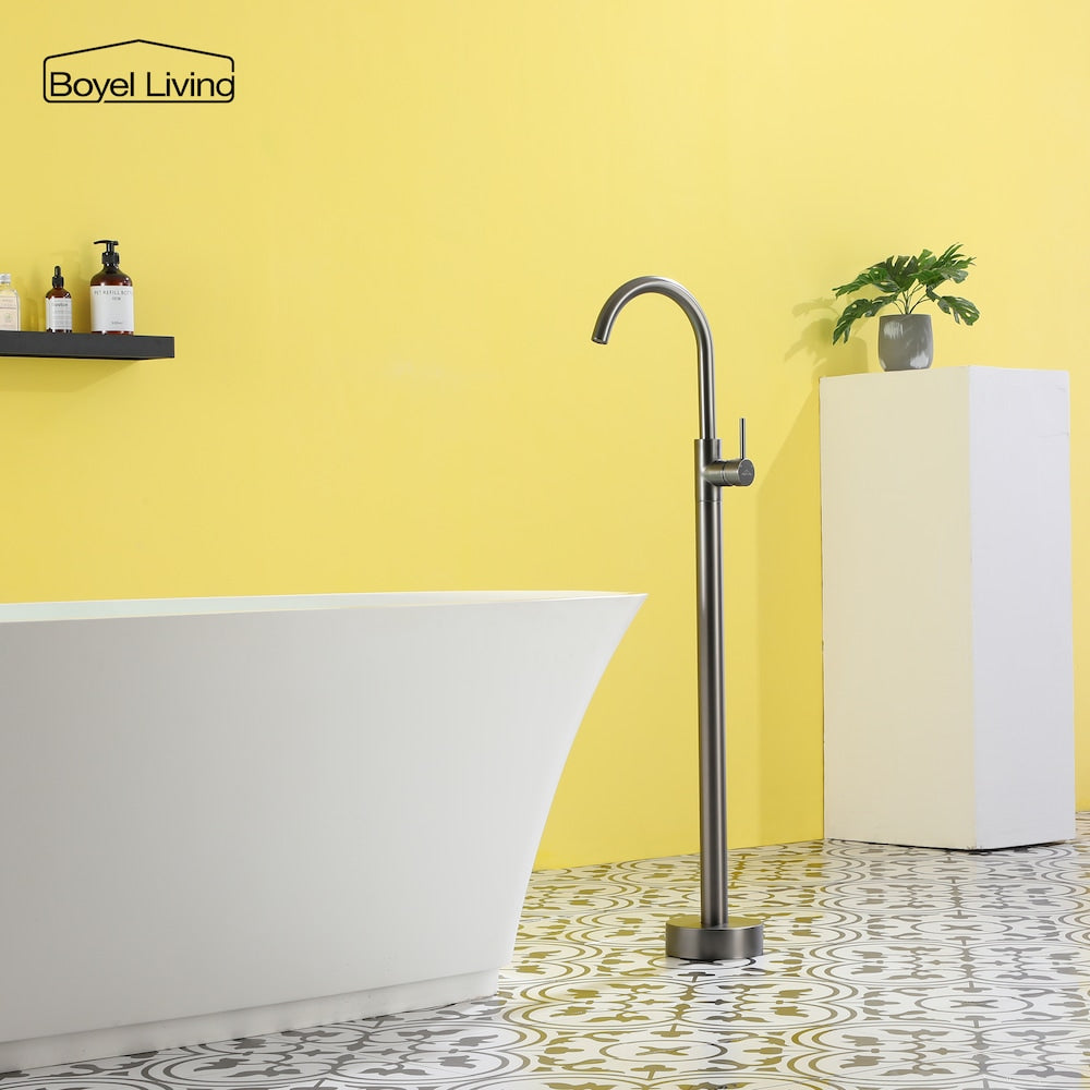 Robinet de baignoire autoportant à montage au sol avec conduites d'alimentation en eau en gris bronze