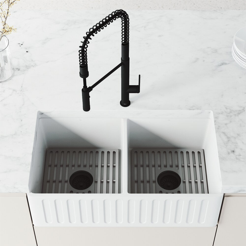Robinet de cuisine à poignée unique et pulvérisateur rétractable Sterling en noir mat