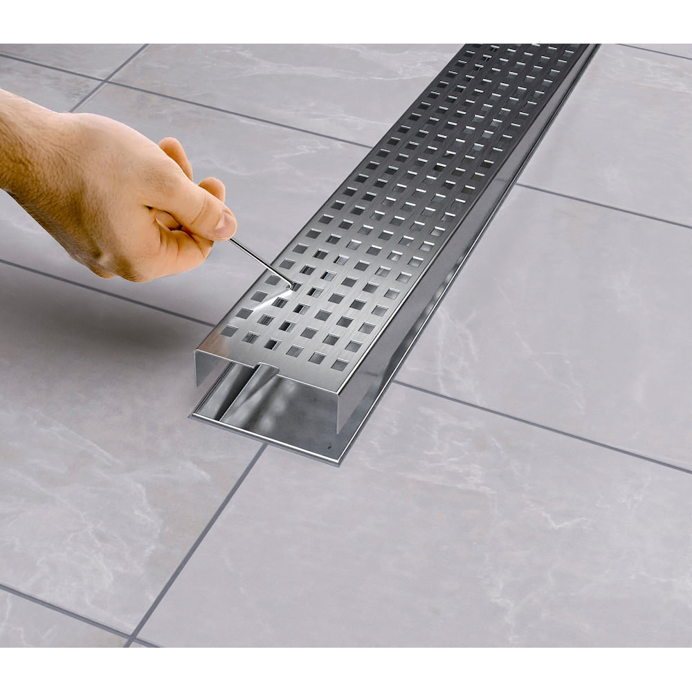 Drain de douche noir mat de 32 pouces avec couvercle à motif linéaire