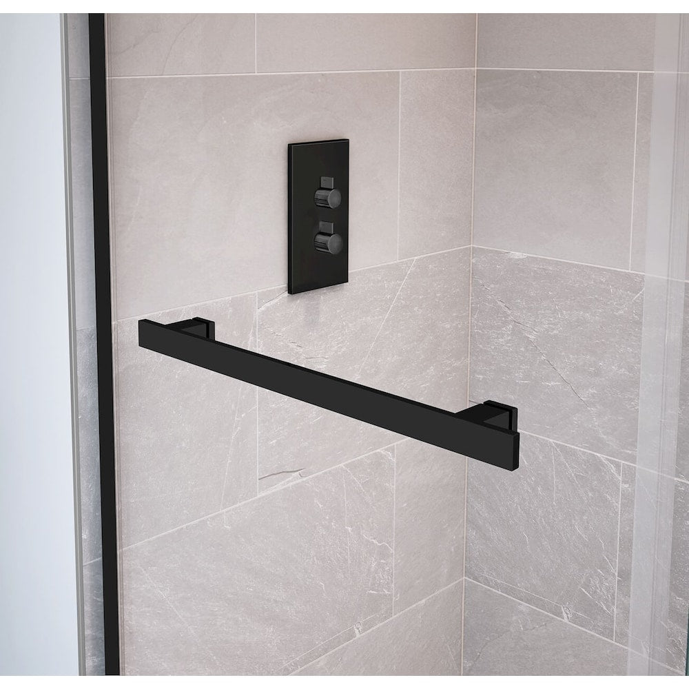 Ensemble de douche pour baignoire NexTile de 60 po L x 30 po l x 81,25 po H avec contour de baignoire en carreaux de métro blancs, niche intégrée, porte coulissante noire mate, baignoire AcrylX avec drain à gauche et revêtement brut au-dessus du sol