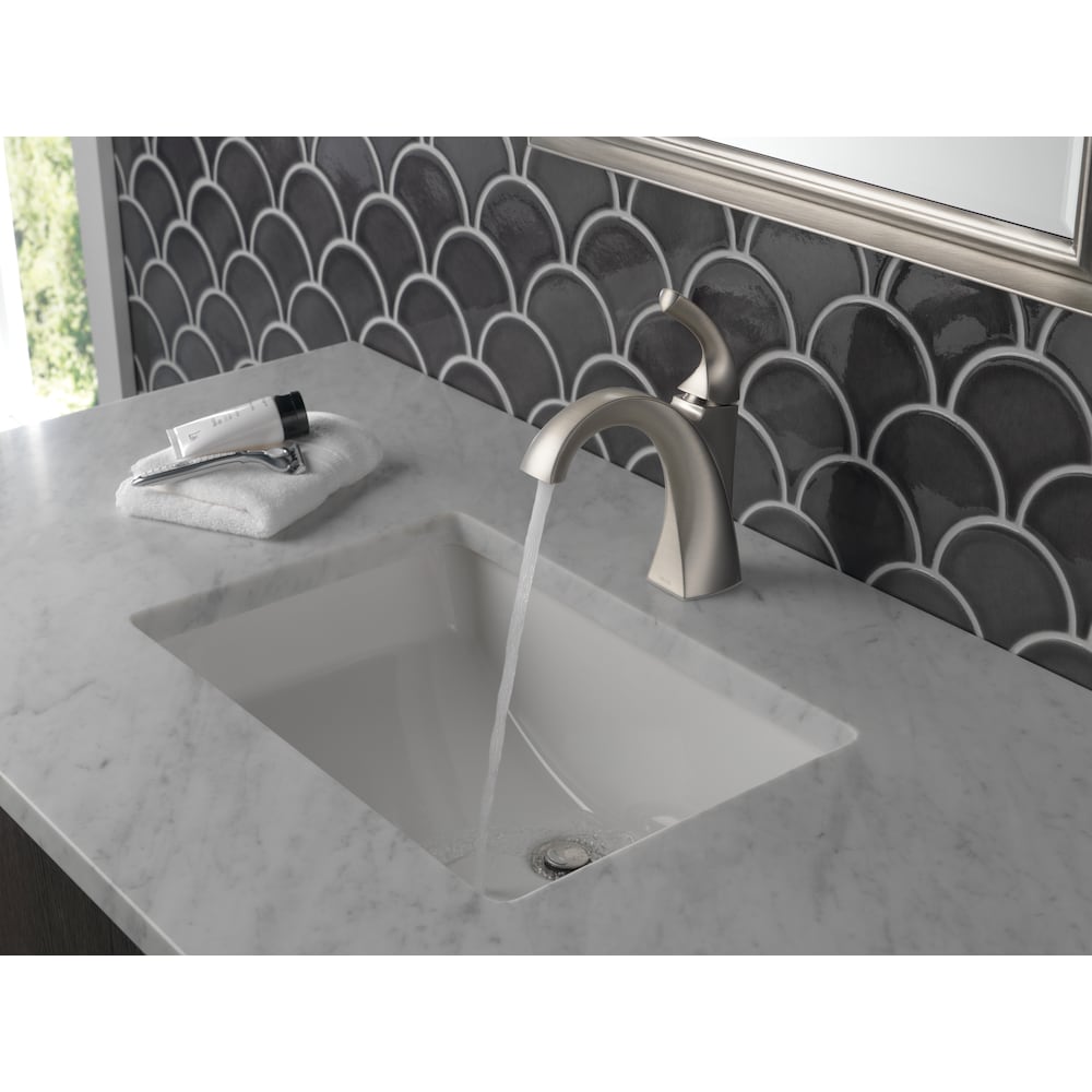 Robinet de lavabo de salle de bain à poignée unique Downing à montage sur pont en nickel brossé SpotShield