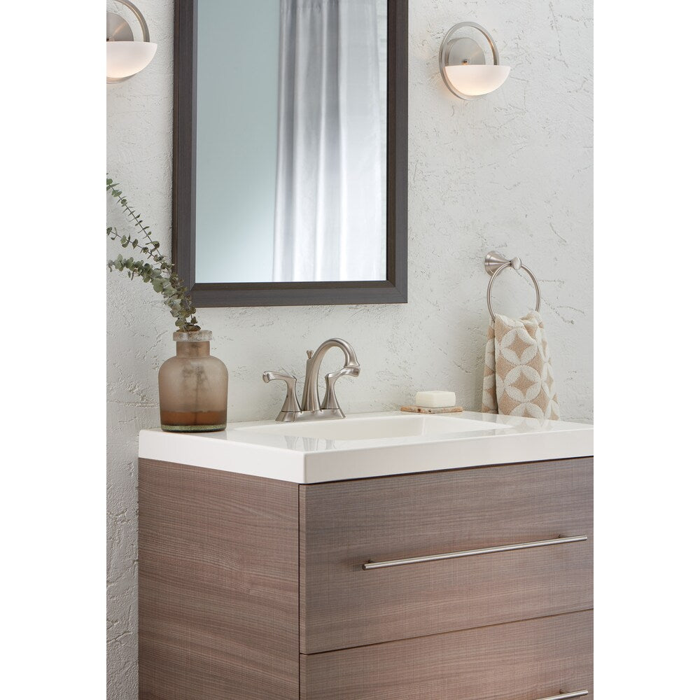 Robinet de lavabo de salle de bain à 2 poignées central Carlisle en acier inoxydable