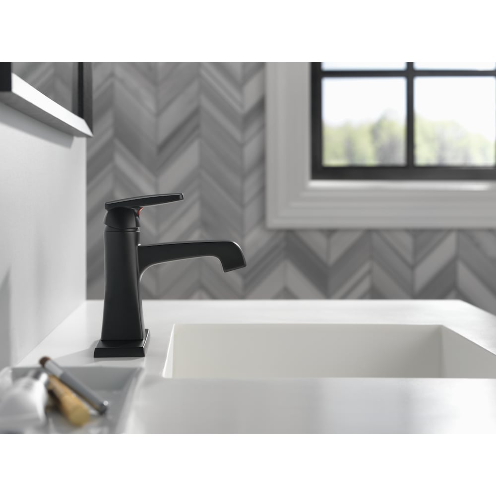 Robinet de lavabo de salle de bain à trou unique Ashlyn à poignée unique et à débit standard, montage sur pont, noir mat