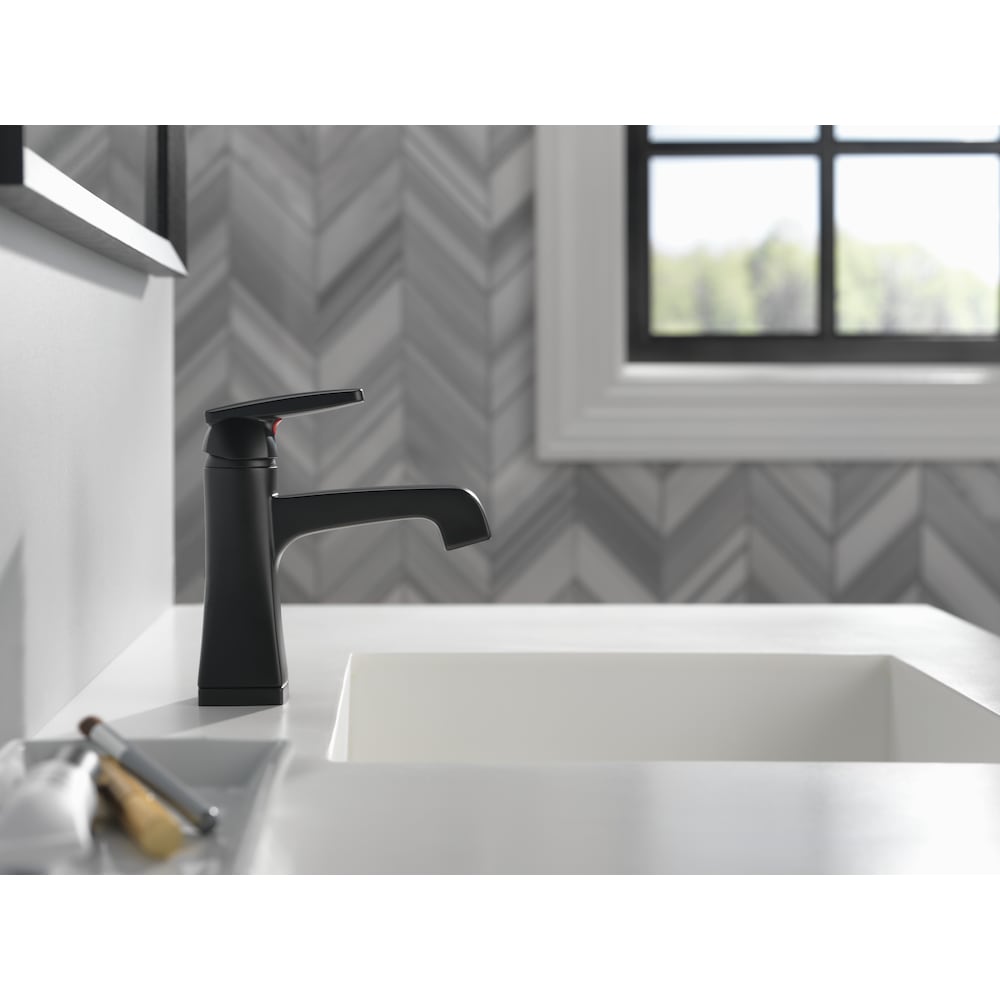 Robinet de lavabo de salle de bain à trou unique Ashlyn à poignée unique et à débit standard, montage sur pont, noir mat